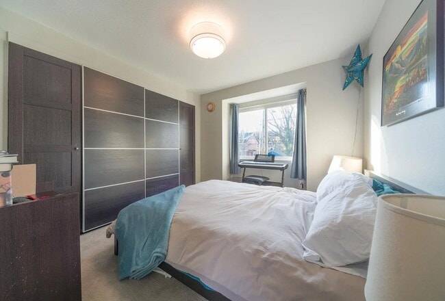 Building Photo - First Hill/Central District Townhome