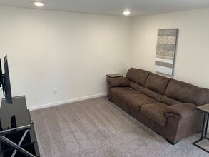 Building Photo - Laurel Lane