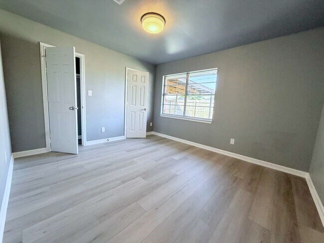 Building Photo - 7715 Catalina Ln