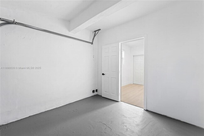 Building Photo - 2600 NW 68th Way