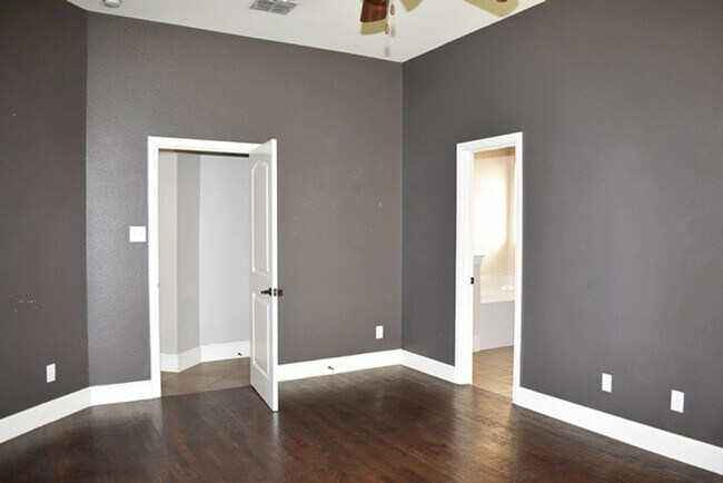 Building Photo - 10312 Colfax Dr