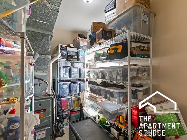 Building Photo - 2028 N Hamlin Ave