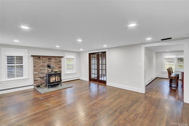 Building Photo - 42 Blydenburgh Ln