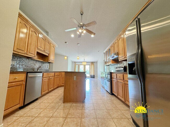 Building Photo - Stunning 4-Bedroom Home in Desirable Holle...