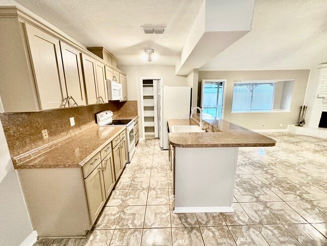 Building Photo - 7238 Woodfern Dr