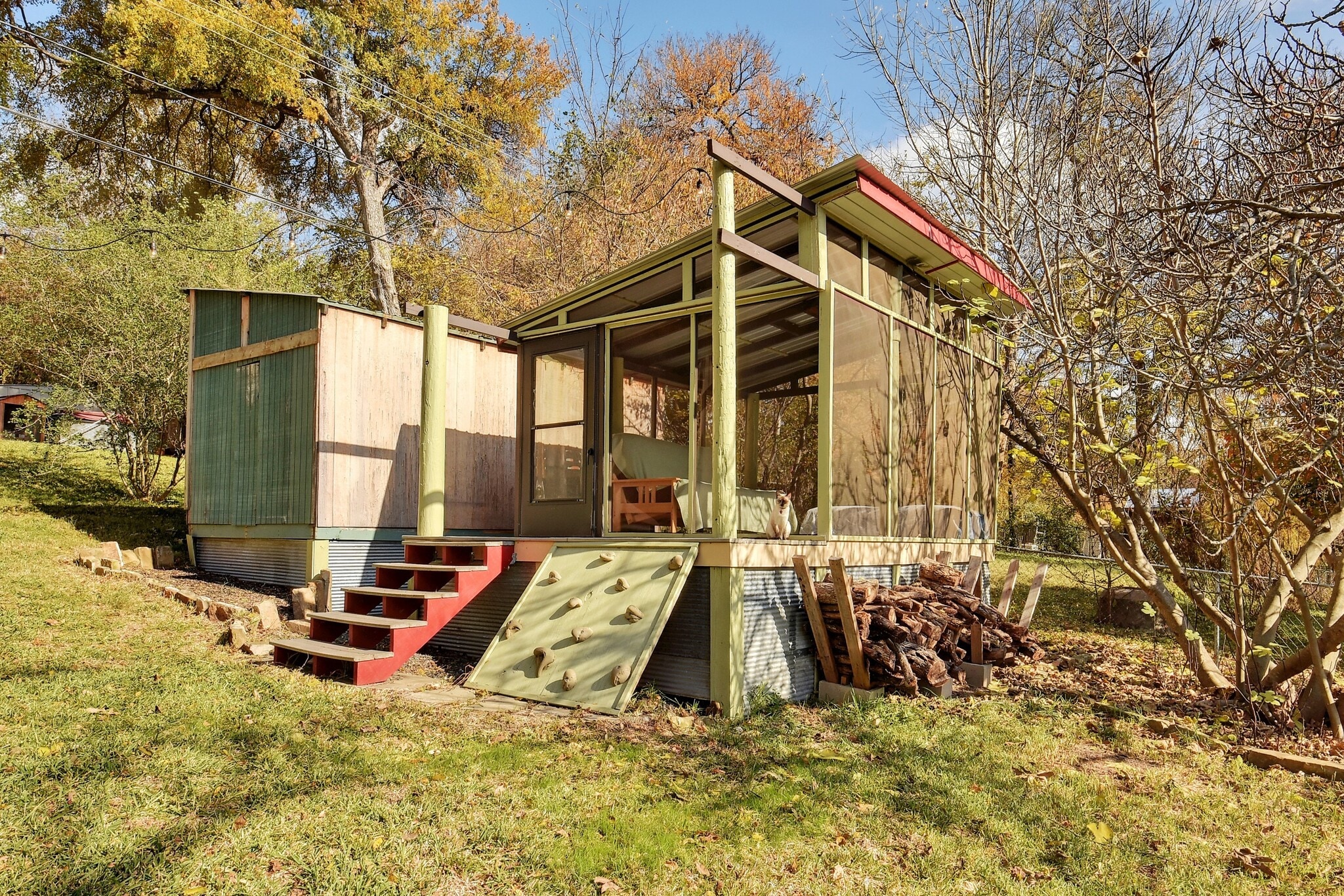 Building Photo - 3203 Loyola Ln