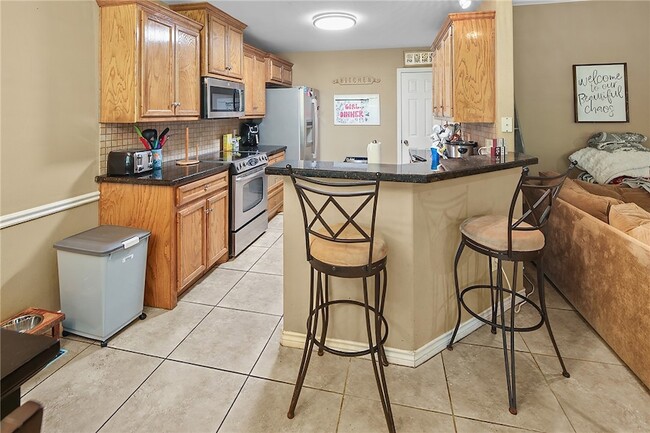 Building Photo - 335 Robelmont Dr