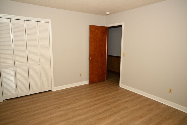 Building Photo - North Mebane