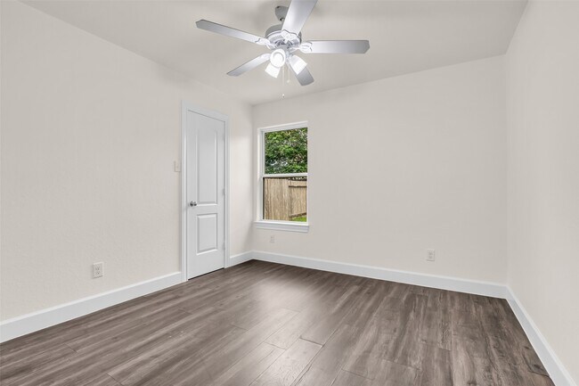 Building Photo - 11919 Prosperity Point Dr
