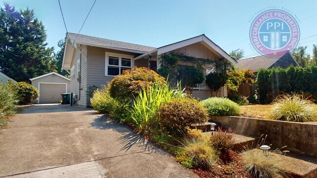 Building Photo - 2626 SE 64th Ave