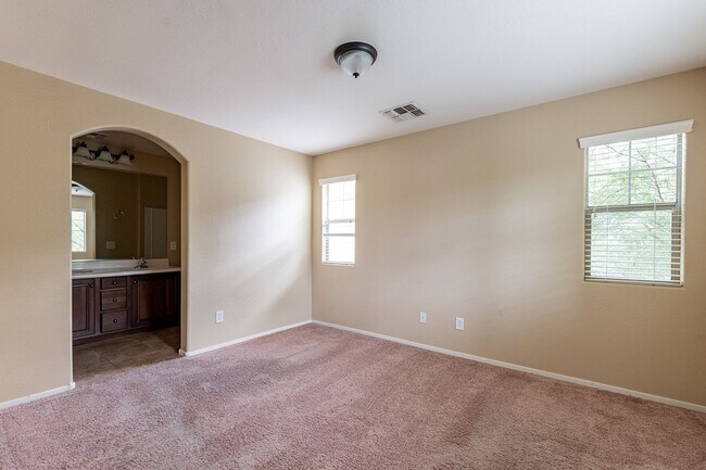 Building Photo - 3 bedroom home in Surprise