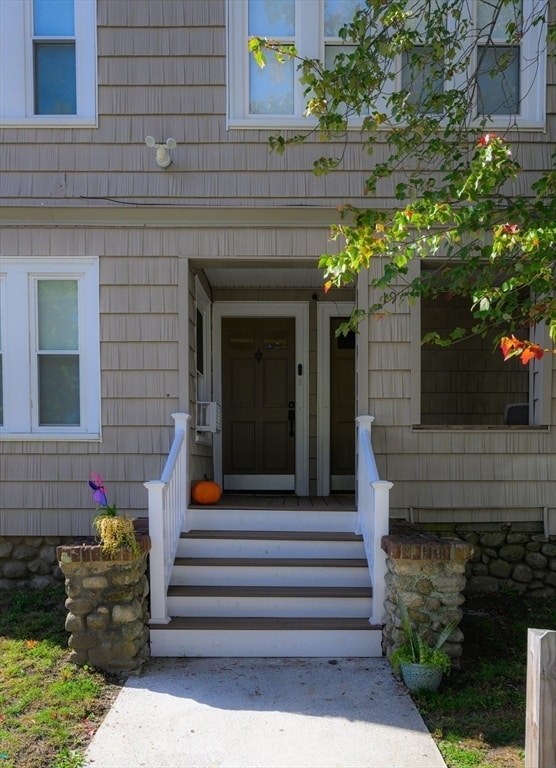 Building Photo - 19 Oliver St