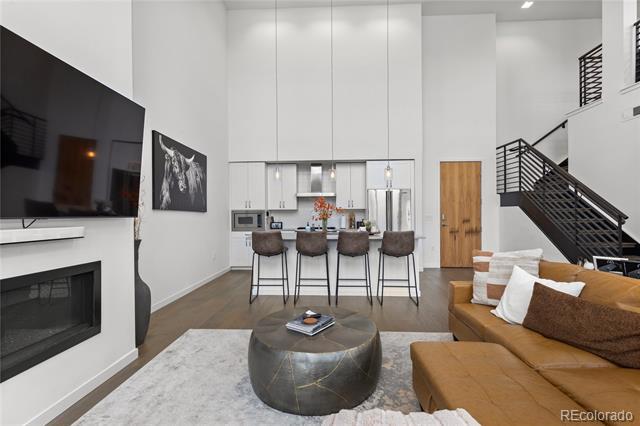 Building Photo - 1735 Central St