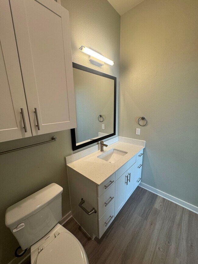 Building Photo - 1000 Persimmon Dr