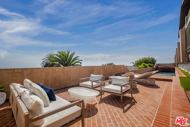 Building Photo - 620 Resolano Dr