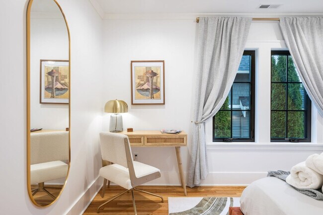 Building Photo - 2453 4th Ave W