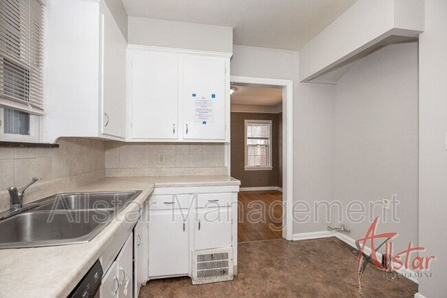 Building Photo - 3575 Grosvenor Rd
