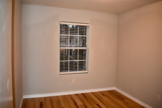 Building Photo - 410 Laurel Sage Dr