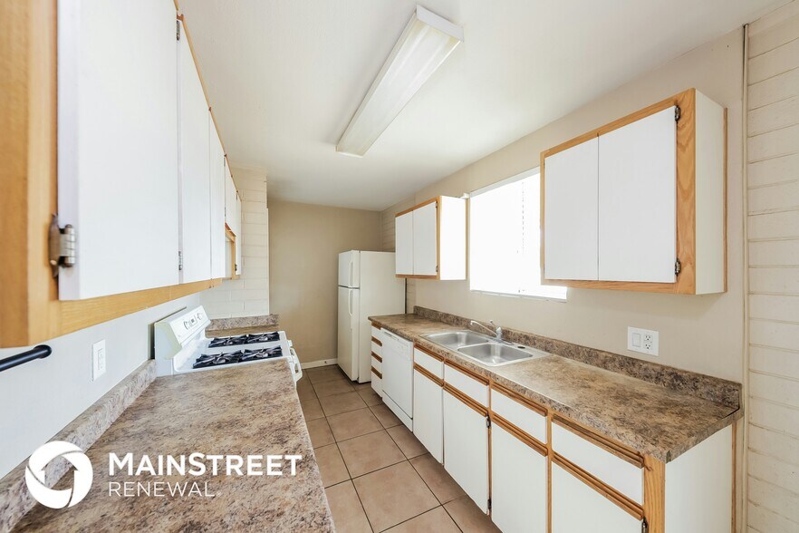 Building Photo - 4627 N 47th Dr