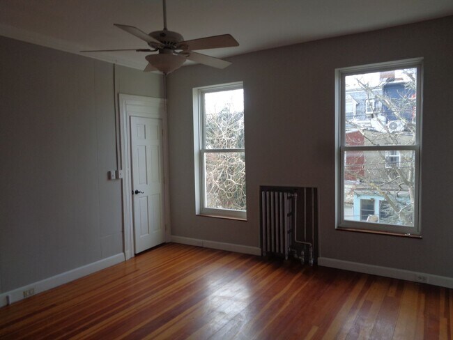 Building Photo - 713 W 33rd St