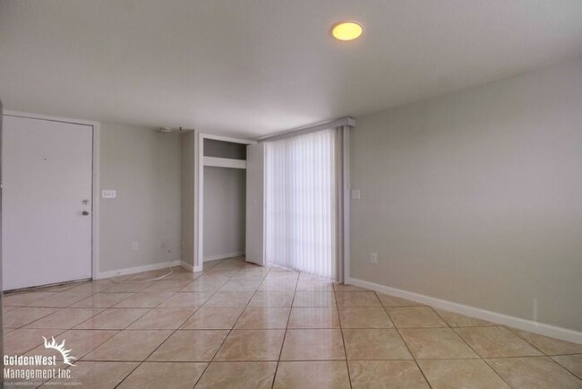 Building Photo - Comfortable Studio 1Ba with Private Deck i...