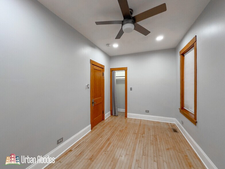 Building Photo - 4322 W Kamerling Ave