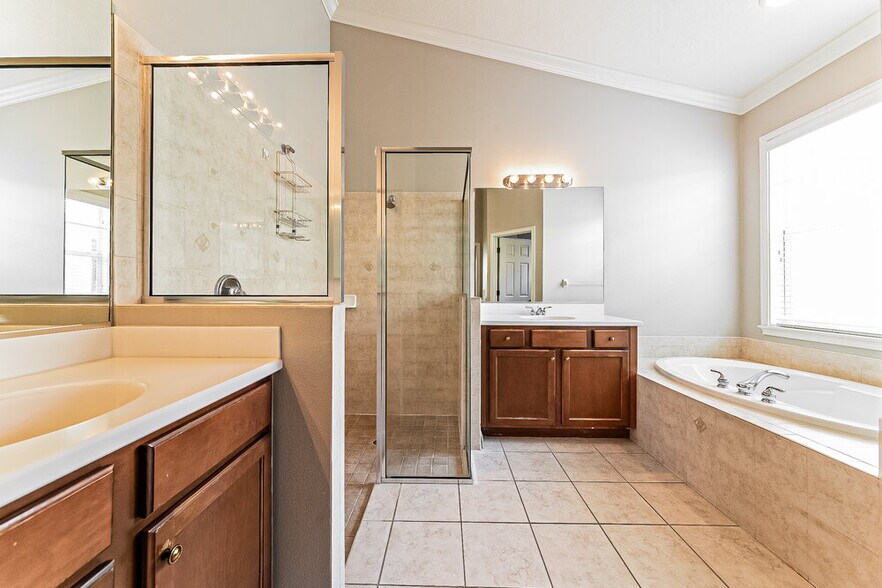 Building Photo - 6340 Rookery Cir