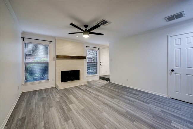 Building Photo - 2513 Bering Dr