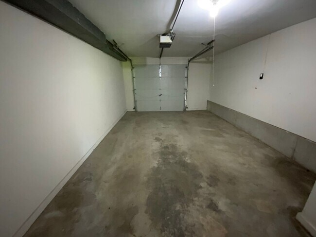 Building Photo - 4208-4210 Rollins Rd