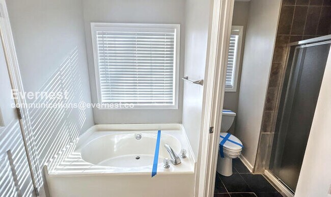 Building Photo - 460 Ward Rd