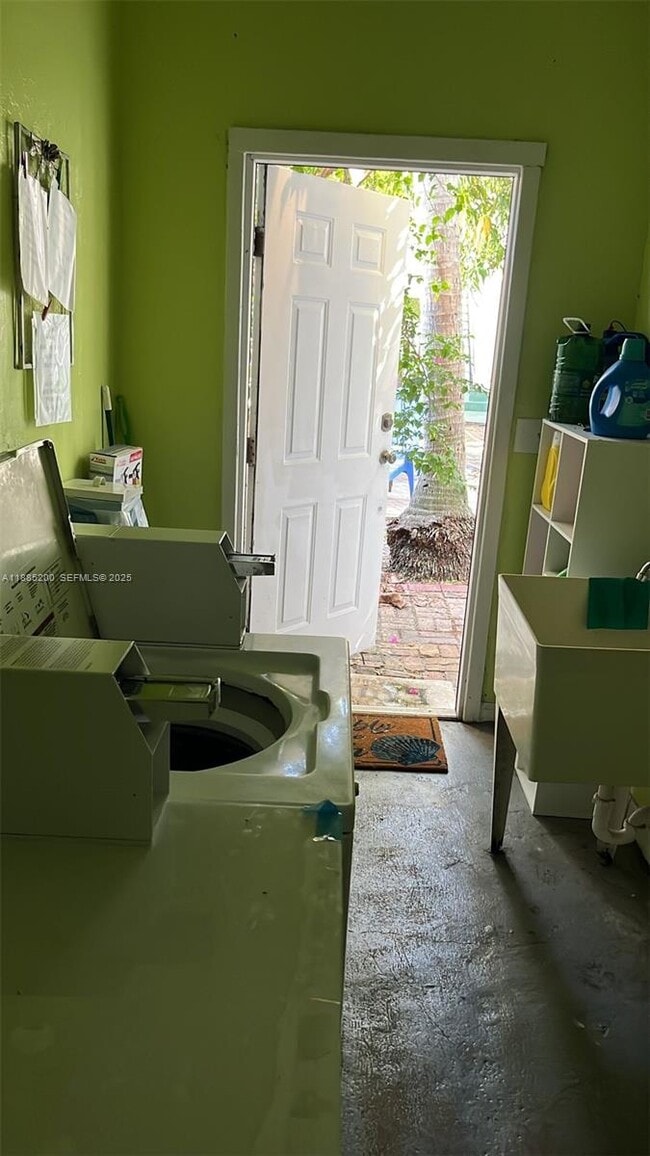 Building Photo - 315 Eucalyptus St