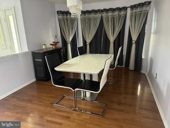 Building Photo - 18 E Countryside Dr