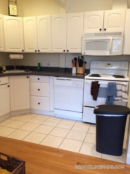 Building Photo - 1801 Beacon St