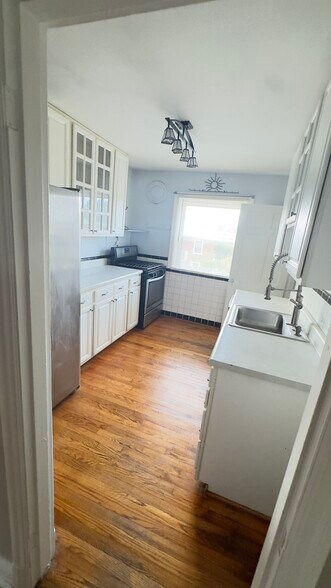 Kitchen - 9115 Rambler Dr