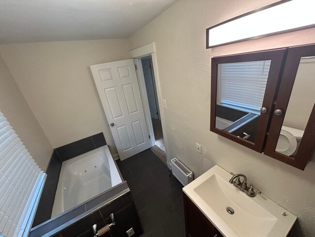 Building Photo - Private 3-Bedroom home in East Hills