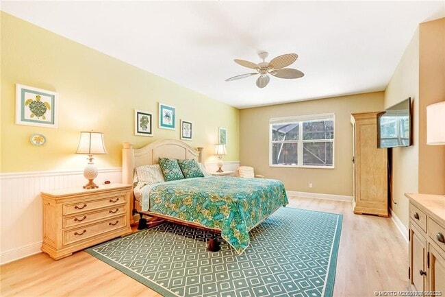 Building Photo - 521 NE Abaca Way