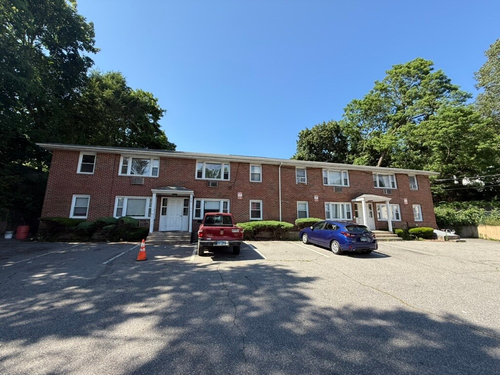 Building Photo - 372 Park St