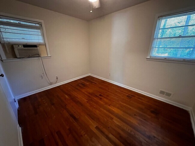 Building Photo - 353 Morton Ave