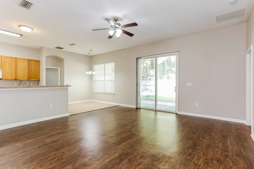 Building Photo - 667 Bonaparte Dr