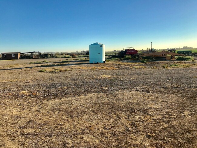 Building Photo - (EASY COMMUTE).  Beautiful Country Home!!