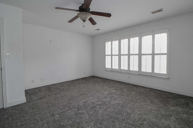 Building Photo - 607 Anderson Dr