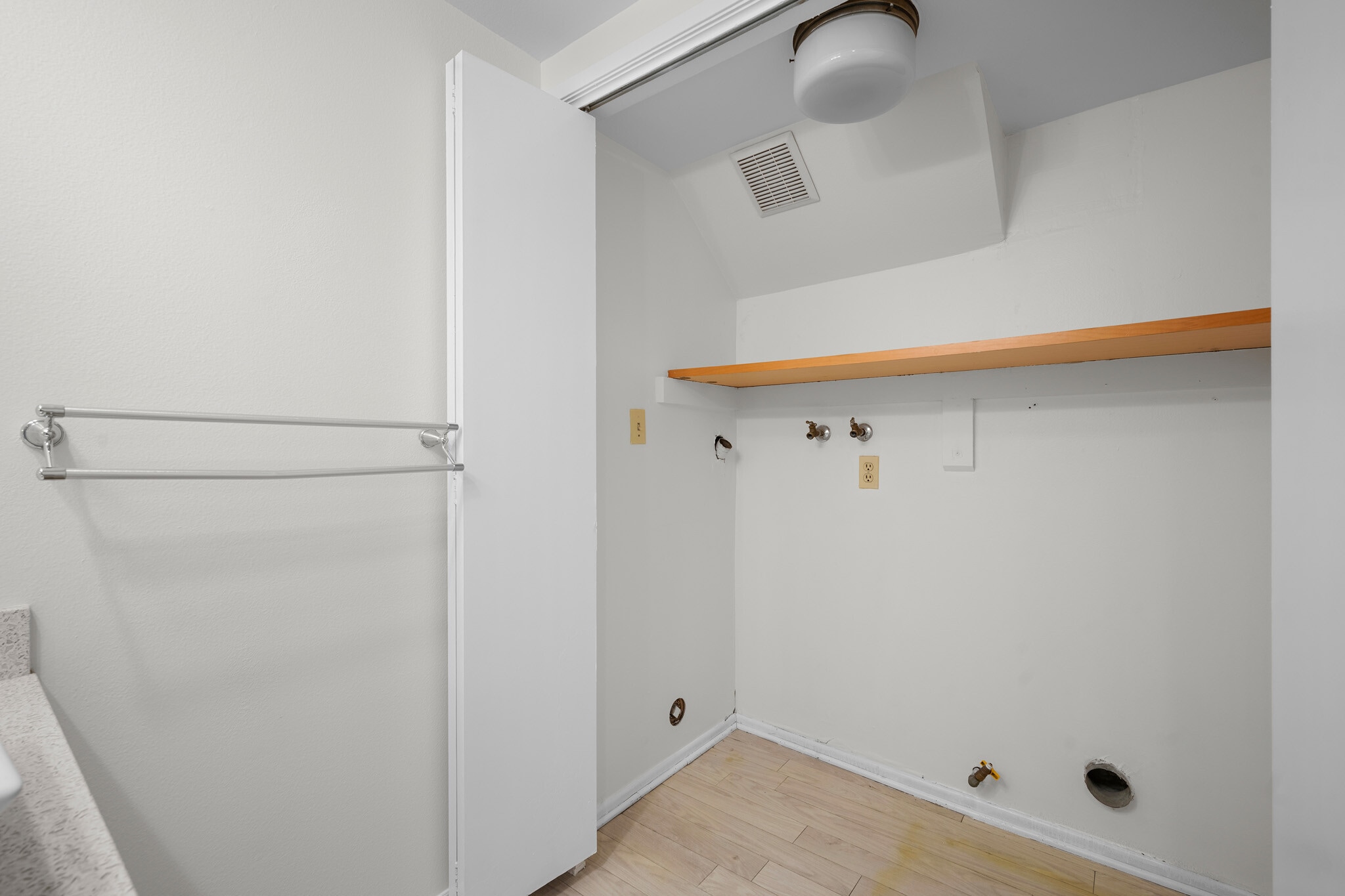 Building Photo - 323 N Jackson St