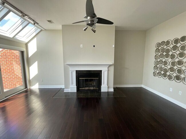 Building Photo - 2359 Boston St