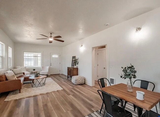 Building Photo - 3 Bedroom Home on Large Corner Lot!