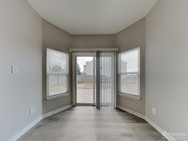 Building Photo - 15183 Royal Grove Dr