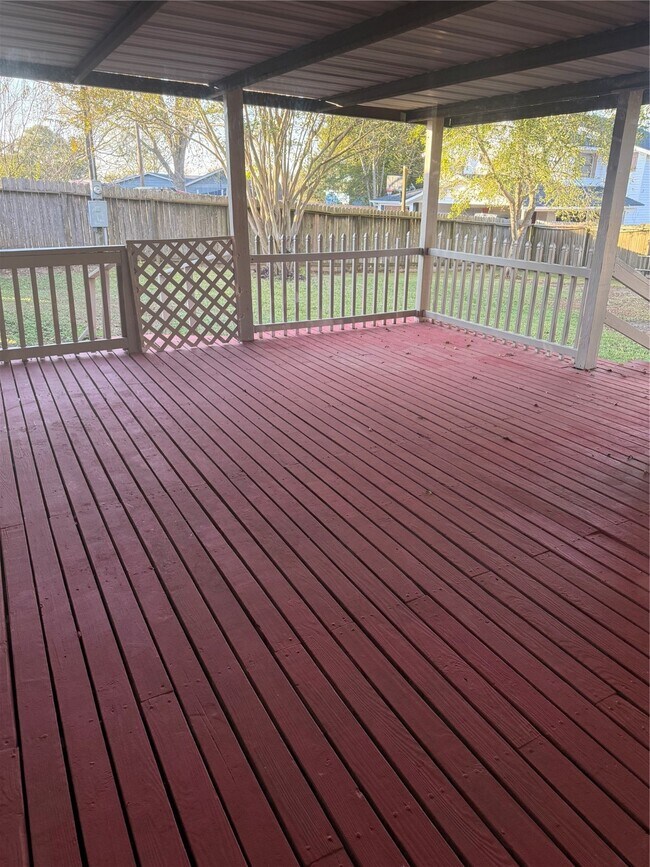 Building Photo - 10 Southwood Shores Dr