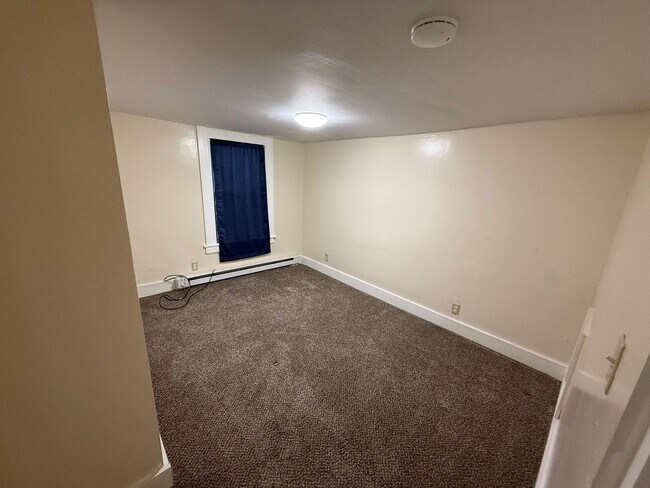 Building Photo - 165 Pleasant St