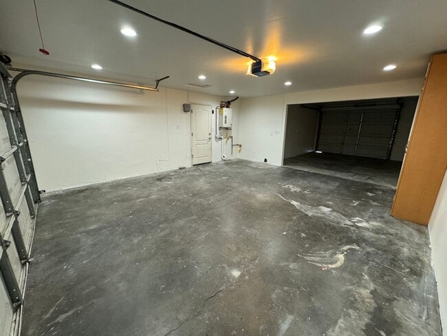 Building Photo - 3 bedroom - 2 bathroom