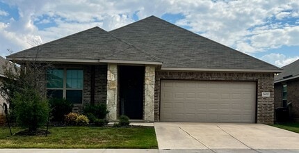 Building Photo - ? 1/2 Off First Month’s Rent! ?