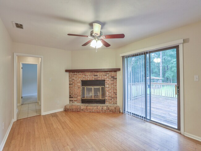 Building Photo - 805 Sandy Dr